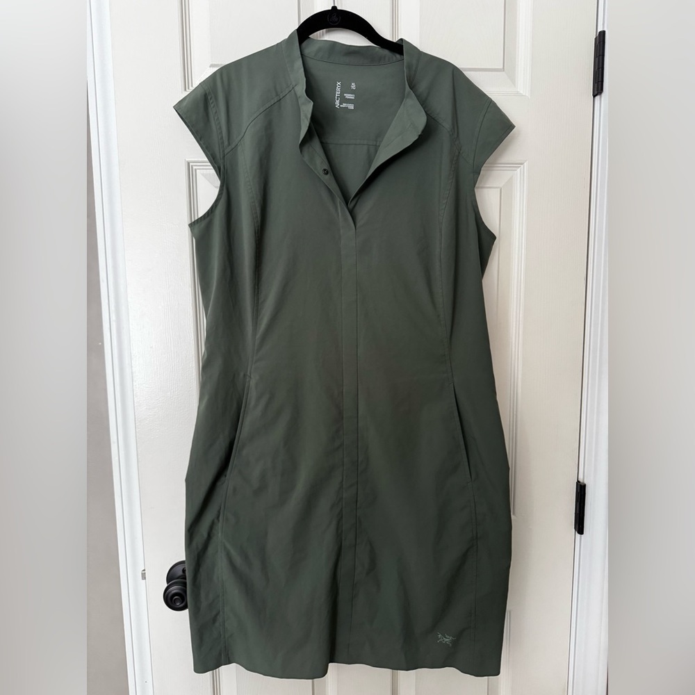 Arcteryx cap sleeve travel/hiking dress with pockets